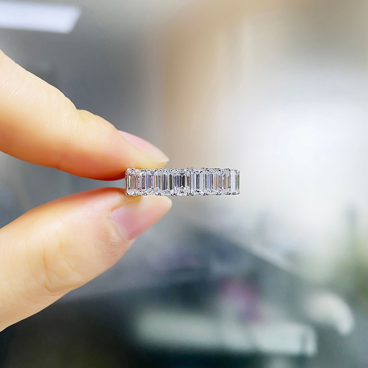 טבעת יהלום טבעית, זהב לבן 18 קראט, חיתוך אמרלד, 8.86 קראט